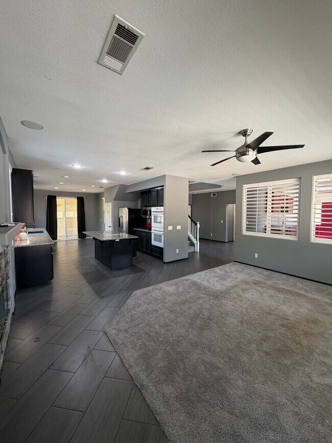 Foto del edificio - Spacious 4BR Pool Home w/ RV Parking & 3-Car Garage in Corona