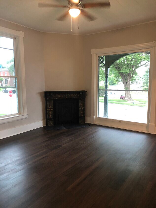 Beautiful one bedroom apartment - 224 S 8th St