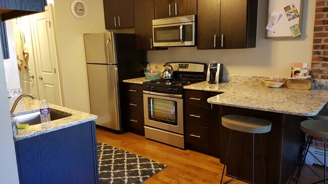 Six minute walk to Med School in Buffalo - 18 St Louis Pl
