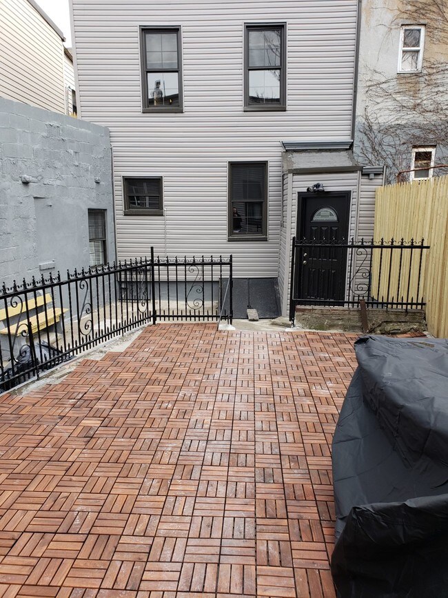 Patio trasero - 118 Kingsland Ave
