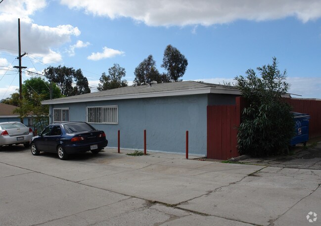 Building Photo - 112 Sellsway St