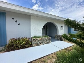 Building Photo - 746 Bianca Dr NE