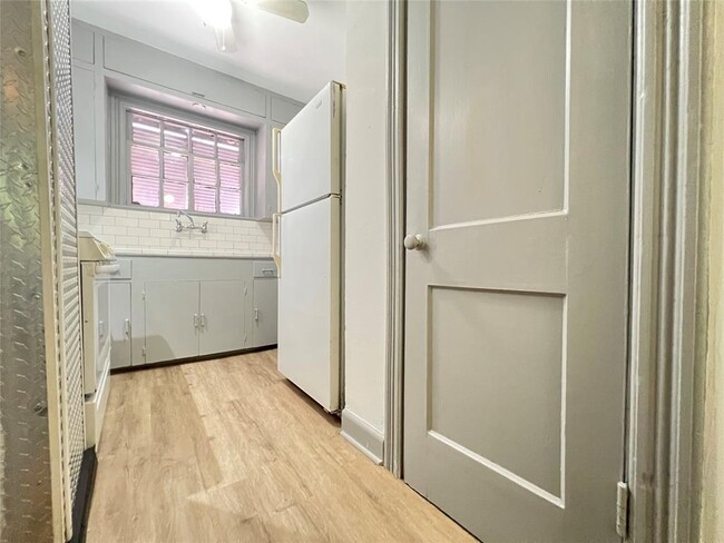 Foto del edificio - 2420 White Oak Dr