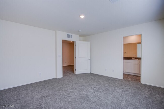 Foto del edificio - 4949 Fern Mesa Ave