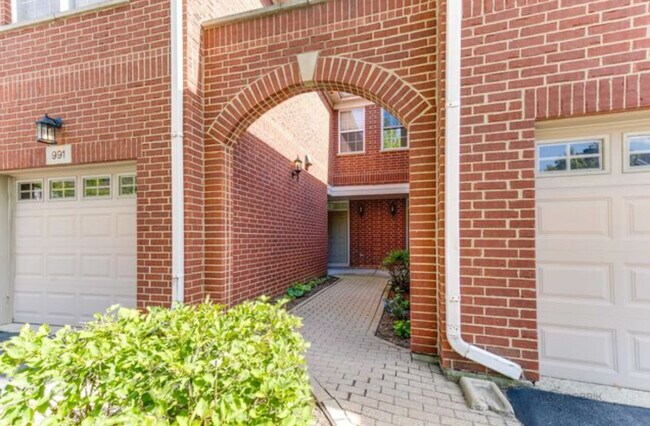 Foto del edificio - 958 Kensington Dr