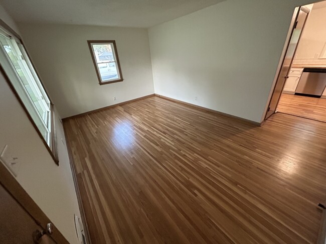 Family room - 1746 Oakwood Dr