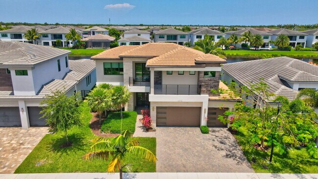 Building Photo - 17112 Aquavera Way