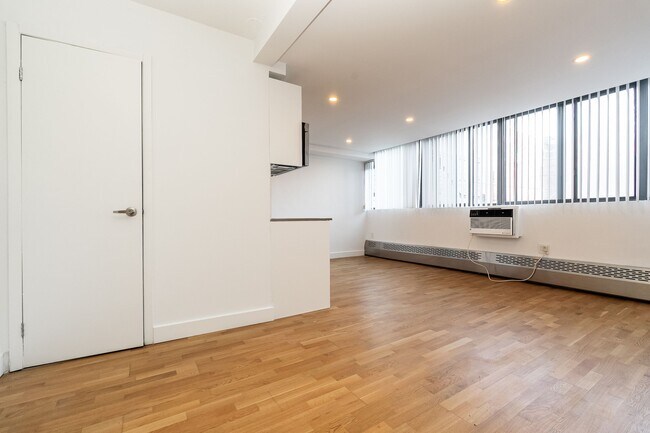 Building Photo - 800 Richmond St W