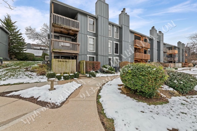 Foto del edificio - Spacious 2 Bed 2 Bath Ground Floor Unit-Coming SOON!!