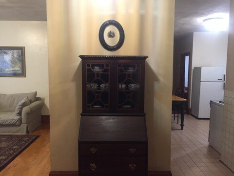 Entry - 36 Linden St