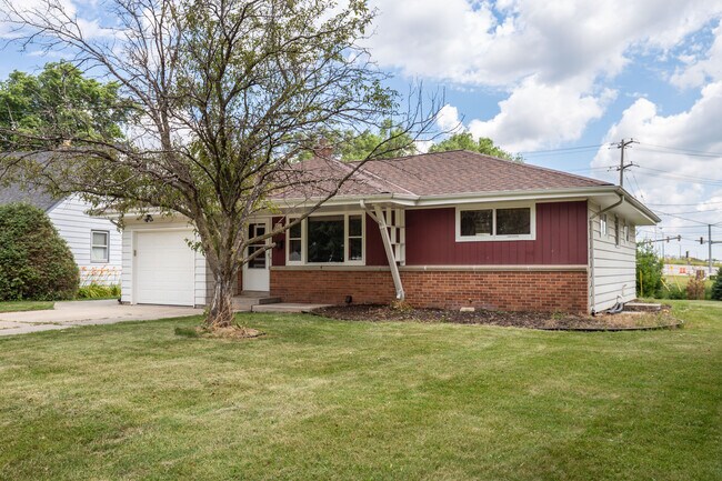 Building Photo - W157N8968 Caroline Dr