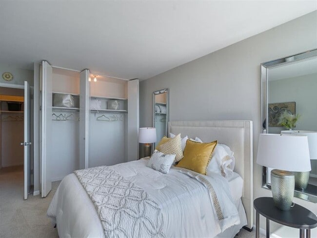 Foto del edificio - 3000 N Lake Shore Dr