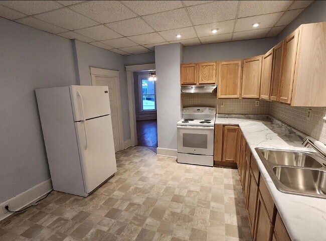 Cocina - 563 W 4th St