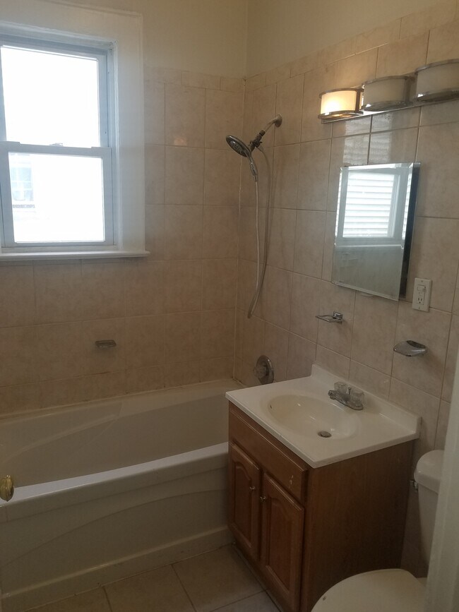 Bathroom - 1568 Leslie St