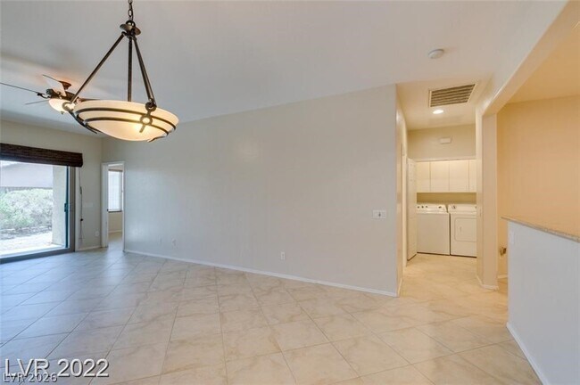 Foto del edificio - 5985 Falconer Ave