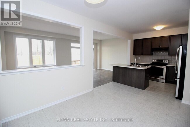 Building Photo - 134 Esther Cres