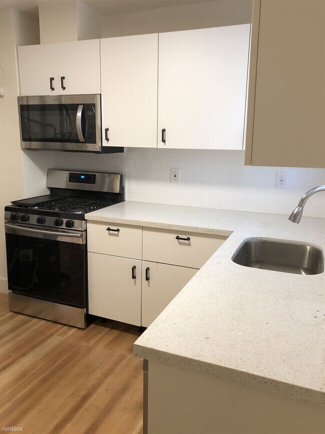 Building Photo - 2 br, 1 bath 4plex - 1221 Ashby Ave