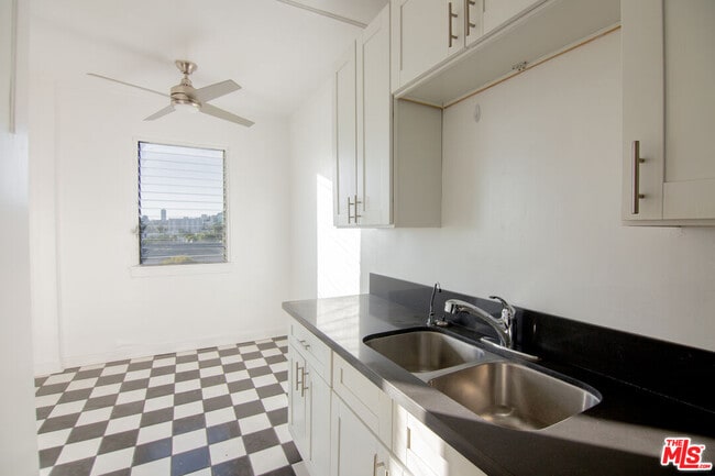 Building Photo - 1201 N Crescent Heights Blvd