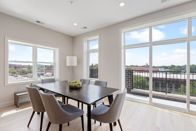 Foto del edificio - 5689 N Lincoln Ave