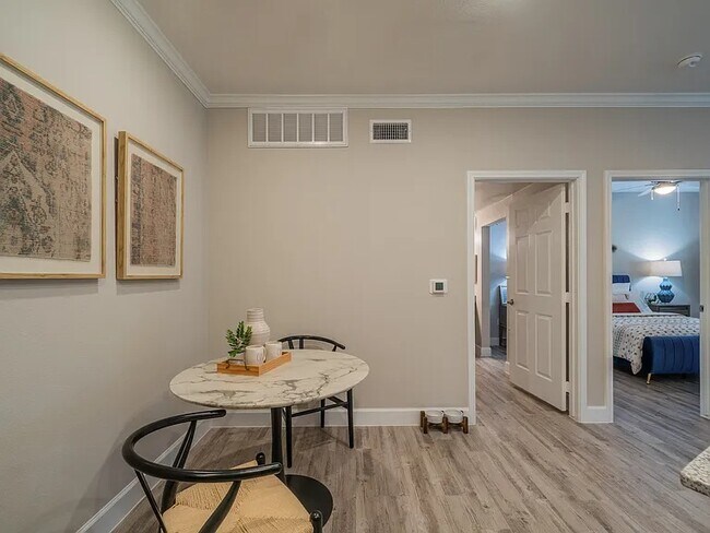 Foto del edificio - Affordable Comfort with Modern Style!