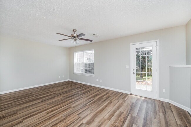 Building Photo - 604 Nixon Way