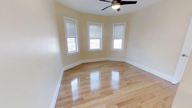 Foto del edificio - Central Location, All New, Central Heat/AC...