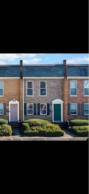Foto principal - 245 Winding River Dr