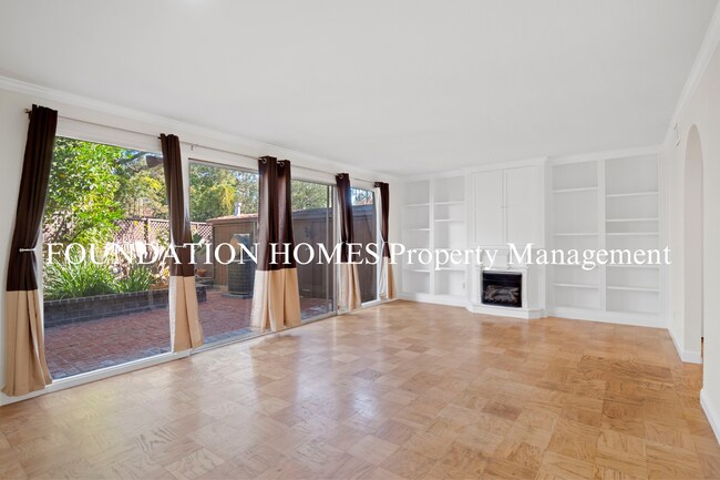 Foto del edificio - Bright & Tranquil End Unit!  A/C! Parking! Community Pool! FOUNDATION