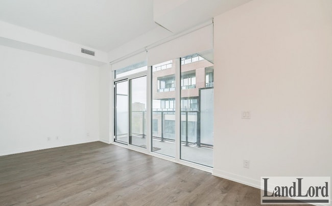 Photo du bâtiment - 270 Dufferin St