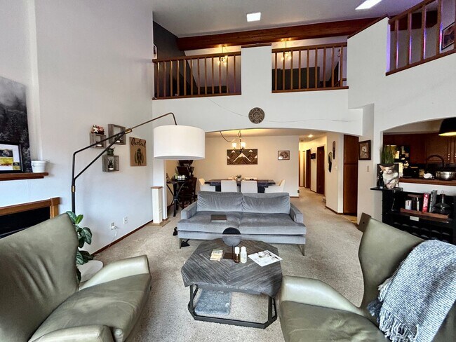 Building Photo - Spacious 2Bd/2.5Ba Luxury Loft-Style Condo in Frasier Meadows