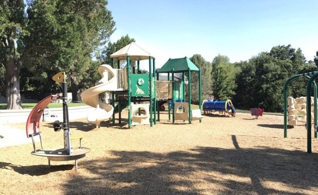 Building Photo - Buena Vista Rancher 4 bed /3 bath - Excell...