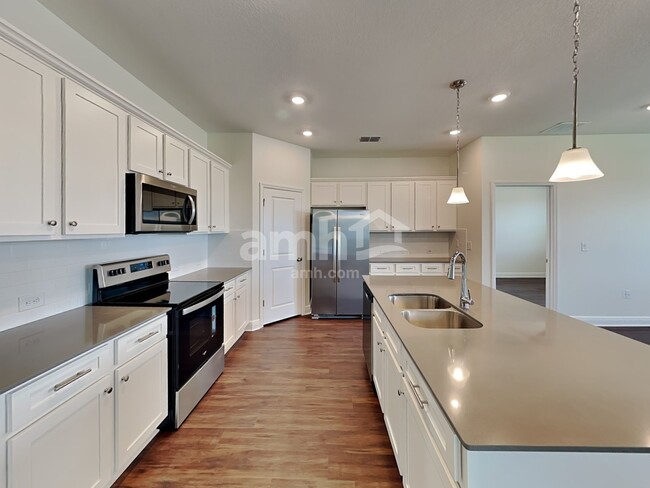 Building Photo - 14621 Cedar ml dr