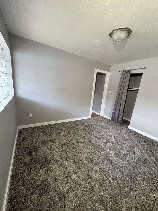 Foto del edificio - 313 e first street