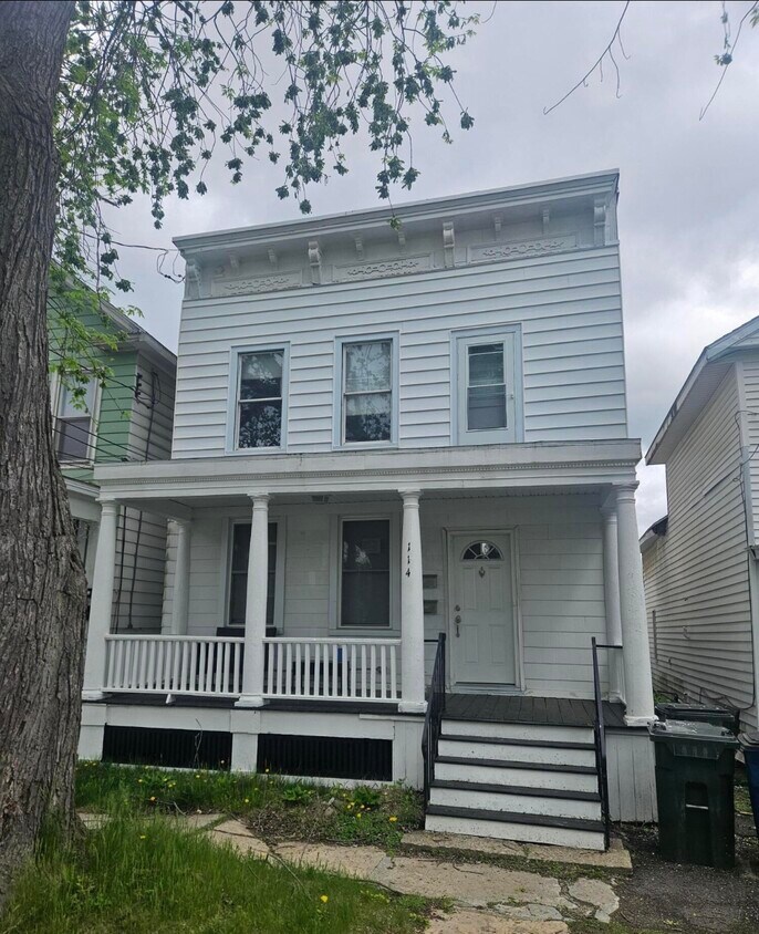 Foto principal - 114 Simmons Ave