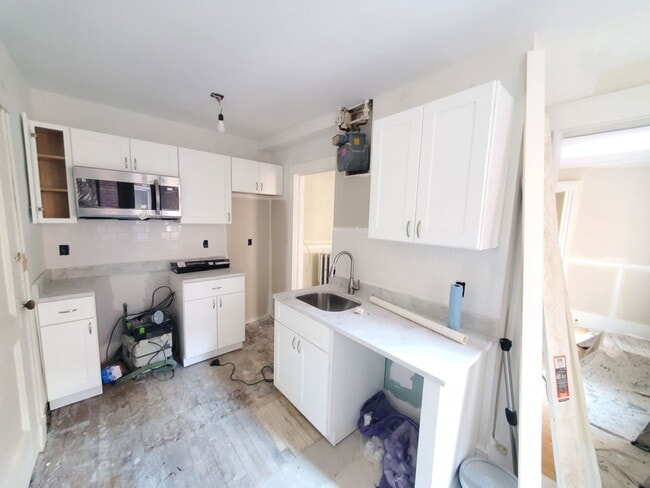 Building Photo - 8 Craigie Cir