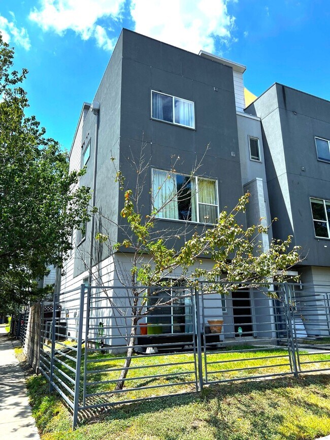 Foto del edificio - 1524 Blodgett St