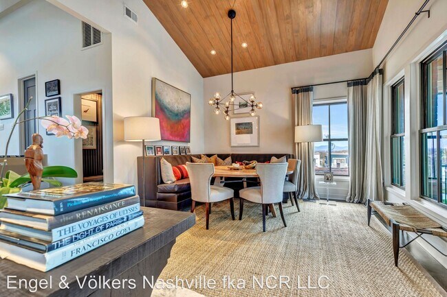 Foto del edificio - 4 br, 3.5 bath House - 2110 B Eastwood Ave
