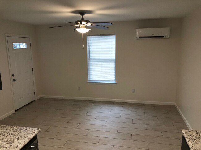 Foto del edificio - 109 W 2nd St