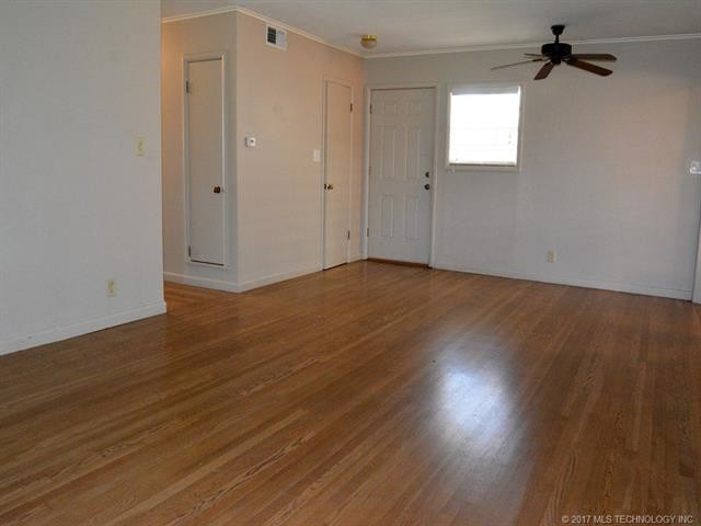 Building Photo - 2611 S Maplewood Ave