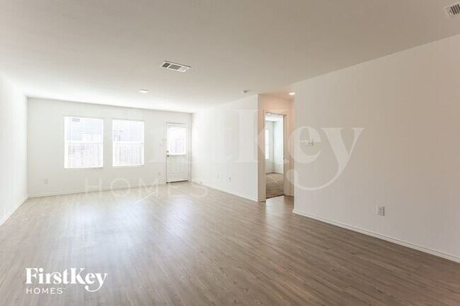 Foto del edificio - 5174 Fowler Crst