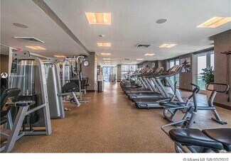 Building Photo - 950 Brickell Bay Dr