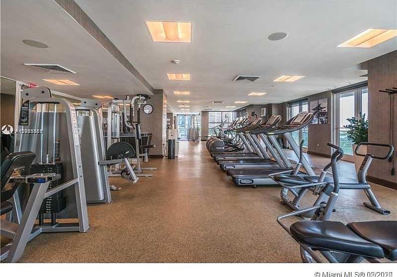Primary Photo - 950 Brickell Bay Dr
