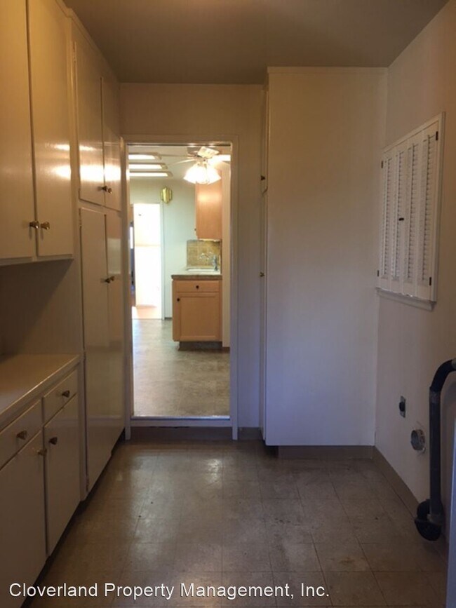Building Photo - 3 br, 2.5 bath House - 1081 Suess Ct.
