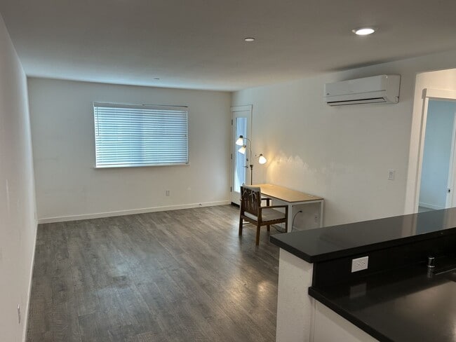 Building Photo - Well-Kept 1 Bedroom, 1 Bath Condo in East Petaluma