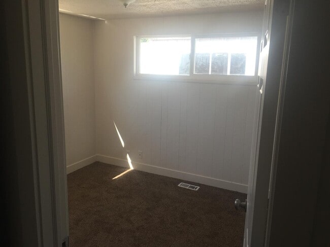 Building Photo - 792 E 500 N