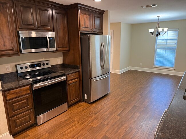 Building Photo - 406 Brentwood Dr