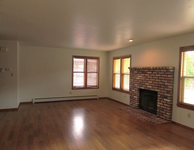 Building Photo - 518-520 Rado Dr