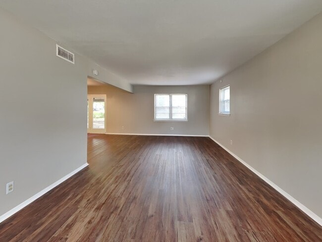 Building Photo - 647 Rutgers Dr