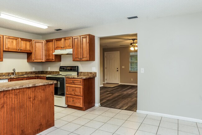 Foto del edificio - 6576 4th Ln