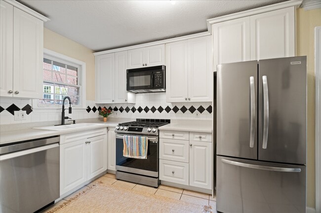 Building Photo - 869 Briarcliff Rd NE